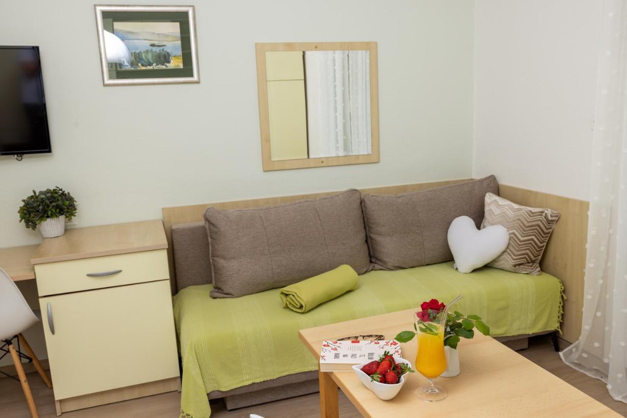 Rooms & Apartments Villa Anka Tučepi Екстериор снимка