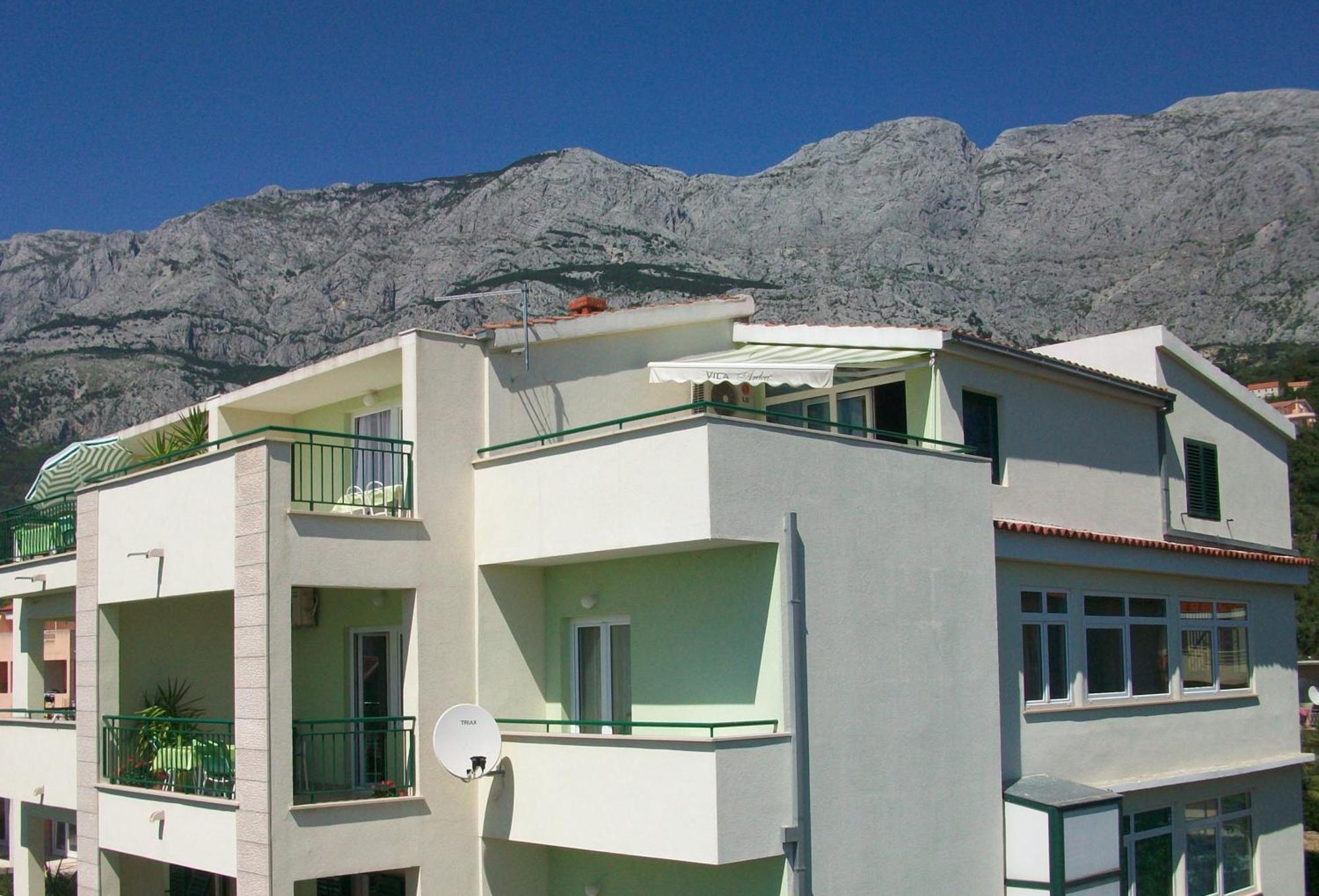 Rooms & Apartments Villa Anka Tučepi Екстериор снимка