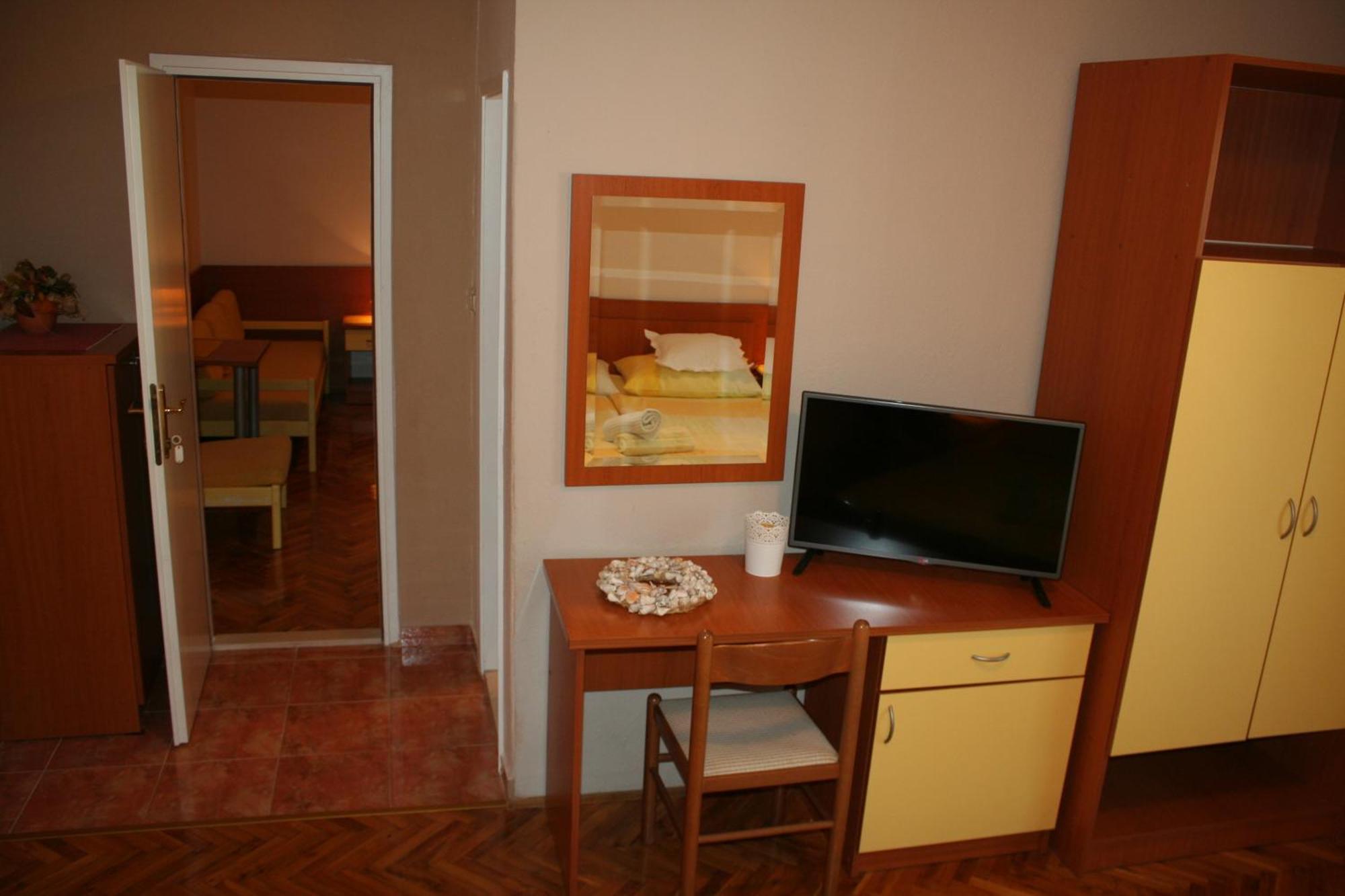 Rooms & Apartments Villa Anka Tučepi Стая снимка