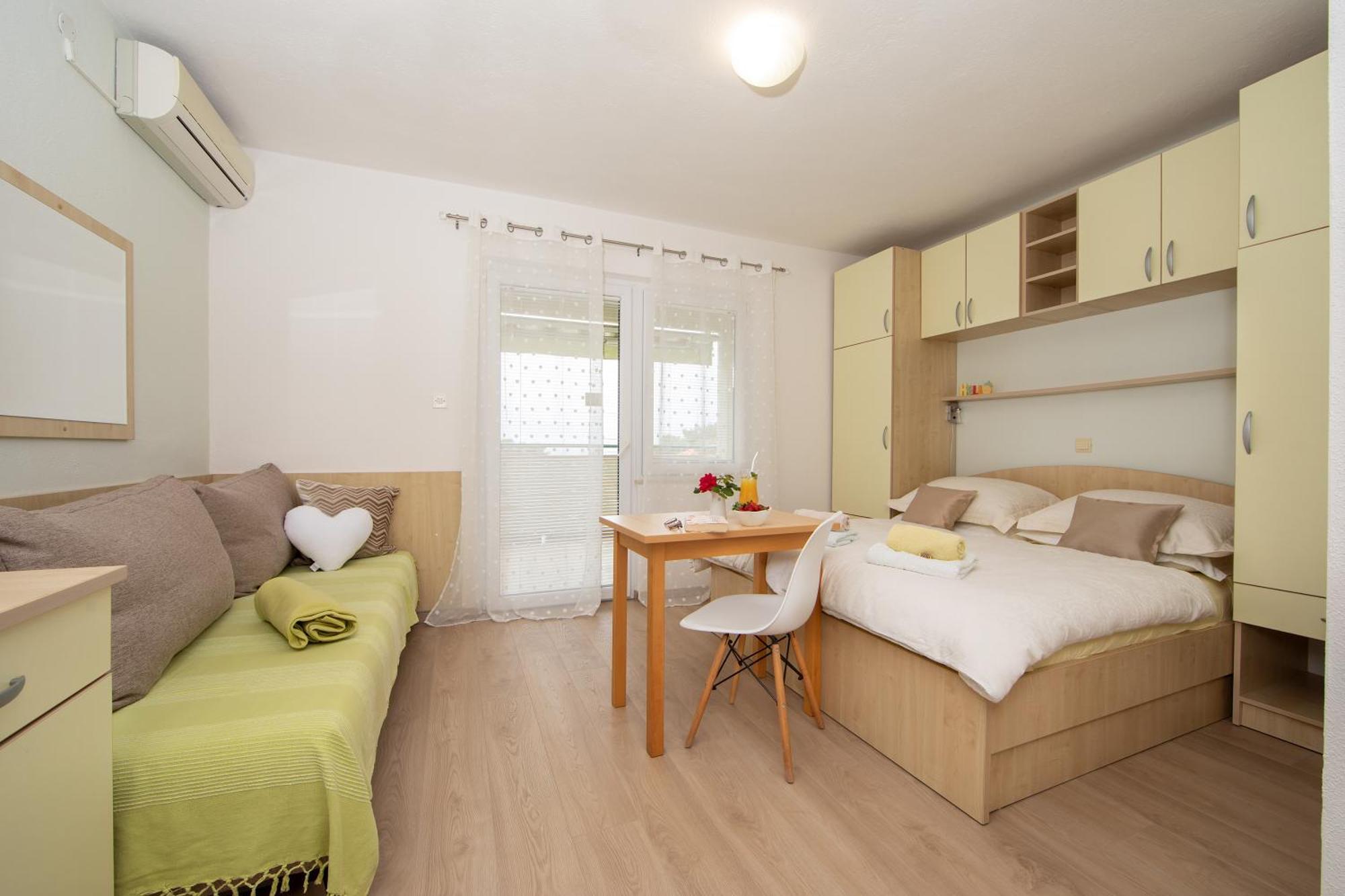 Rooms & Apartments Villa Anka Tučepi Екстериор снимка