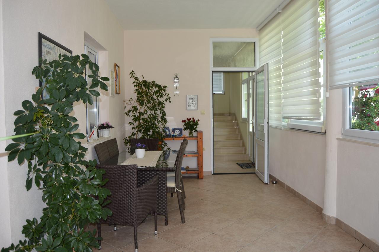 Rooms & Apartments Villa Anka Tučepi Екстериор снимка